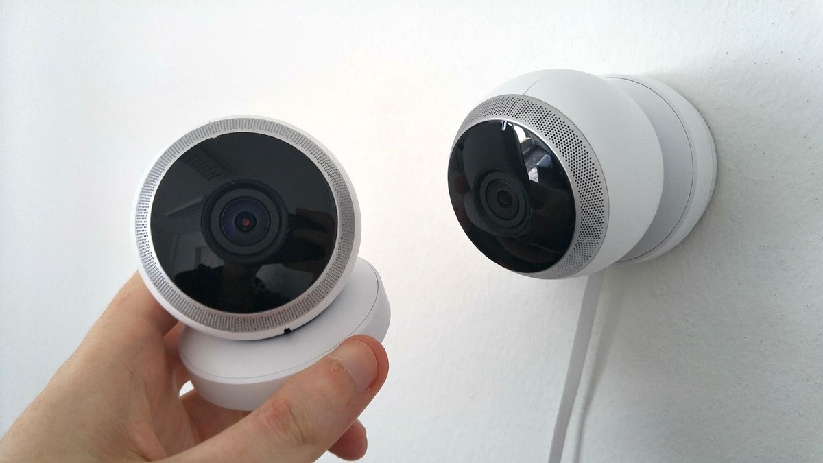 CCTV camera setup in een moderne woonhuis