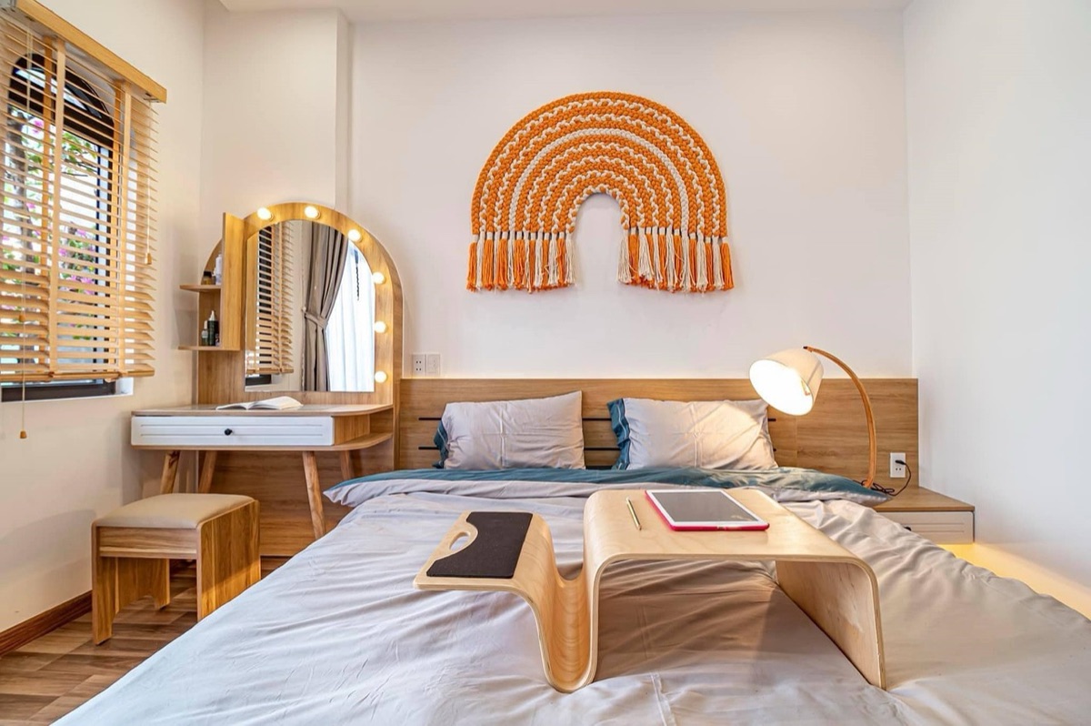 Ein Zimmer mit natürlichen Wandtexturen