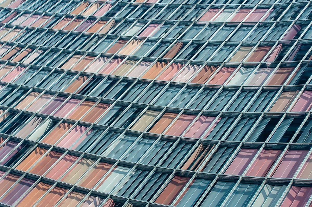 Ventana tras ventilación en cocina húmeda.